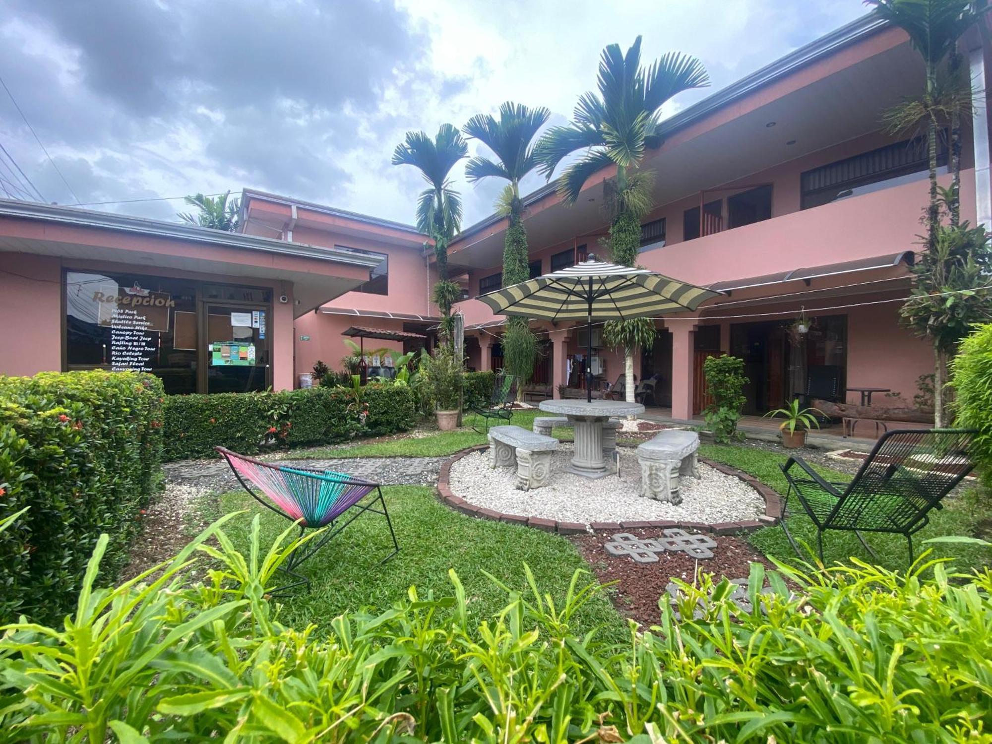 Hotel La Choza Inn La Fortuna Exterior photo