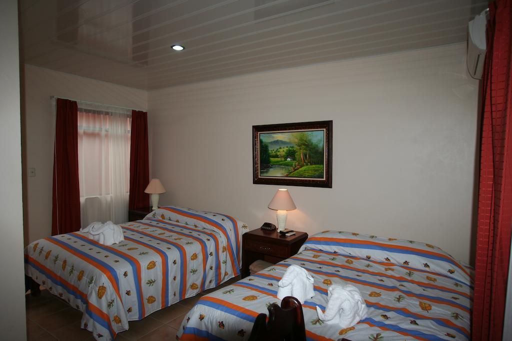 Hotel La Choza Inn La Fortuna Room photo